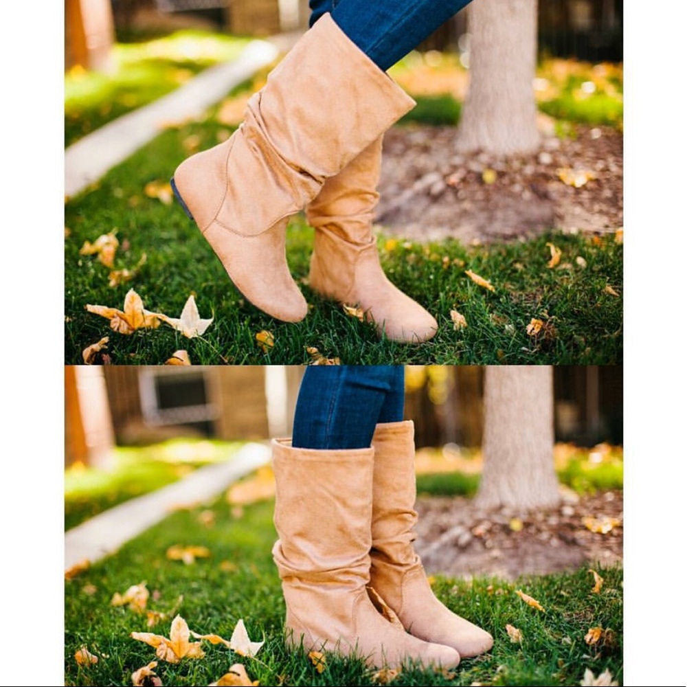 Boho Tan Knee High Slouchy Flat Boots.. Size 5 but run big.. Brand new..